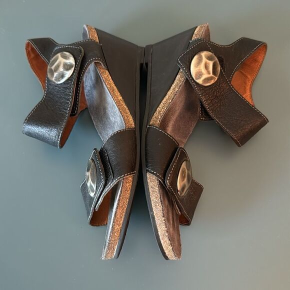 TAOS Carousel Leather Wedge Sandal - Picture 10 of 13